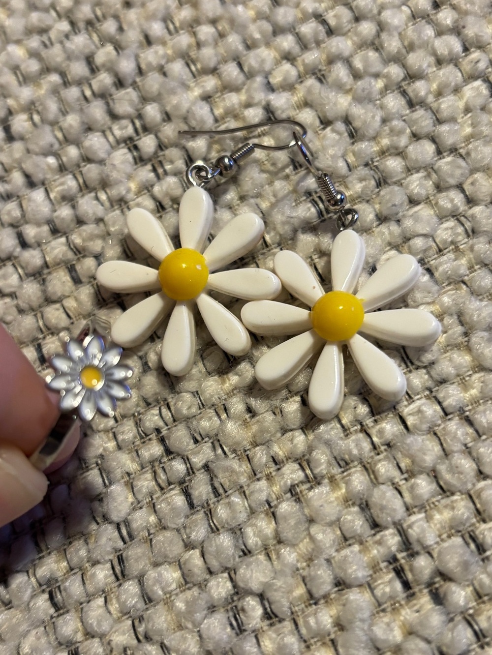White and Yellow Daisy Drop Earrings and Ring Set